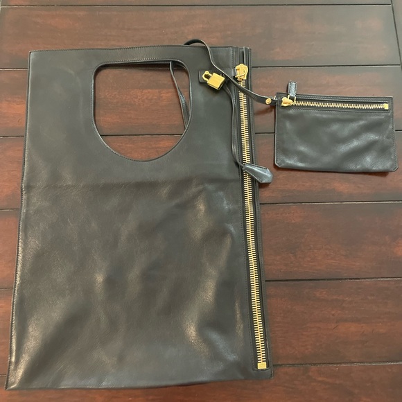 Tom Ford - Grain Leather Flat Alix Bag - Picture 7 of 7